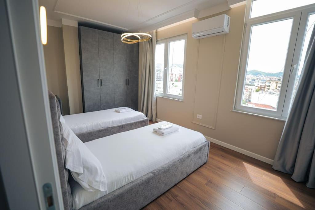 Miku Apartment-Upscale 2Bdr Apartment With A Spectacular View Tirana Exterior foto